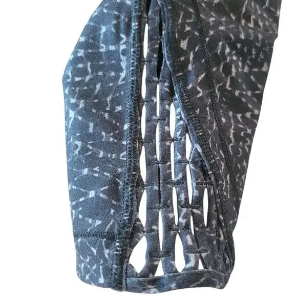 Lululemon True Self Crop II Samba Snake Battleship Black Leggings,  Yoga Pilates - Picture 13 of 16